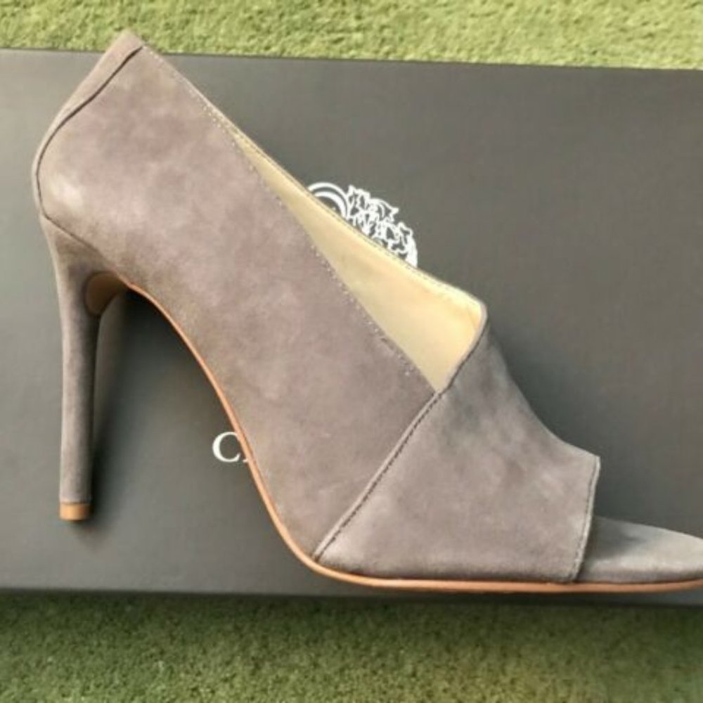 Vince Camuto Rallien gray suede pump! Size 8M